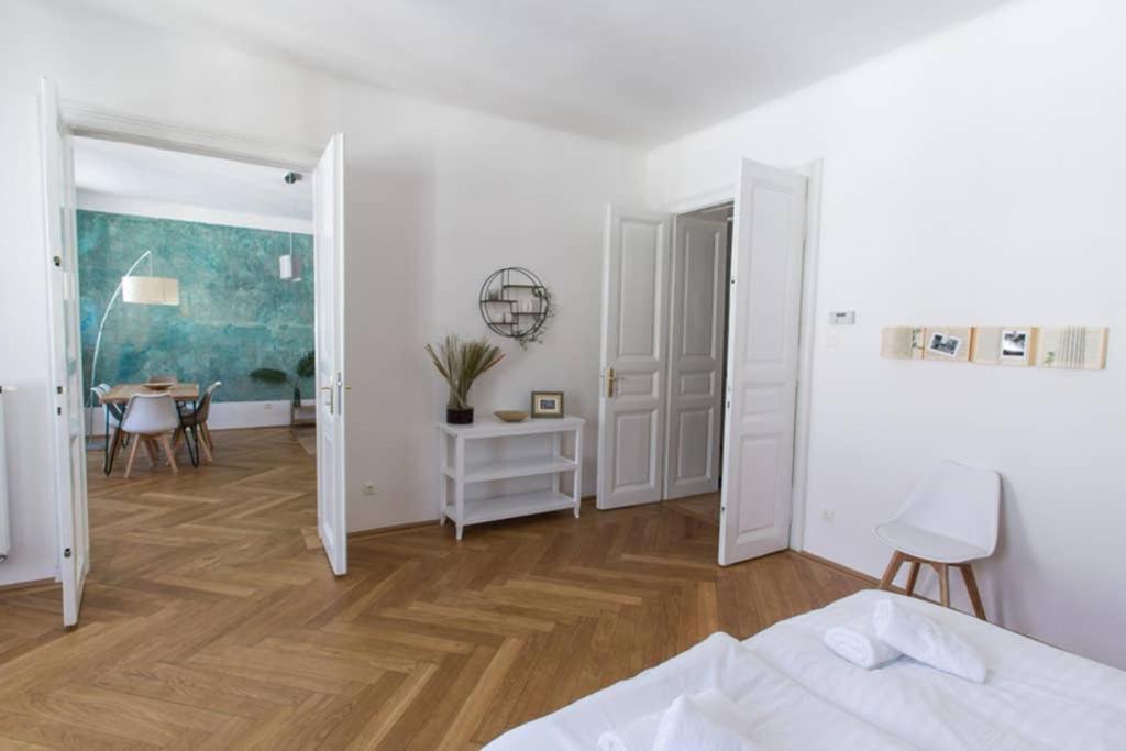Josef's I Kaiserzeit I 02 Apartment Vienna